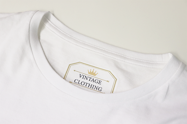 ソーイングタグのないTシャツにオリジナルのタグデザインをプリント