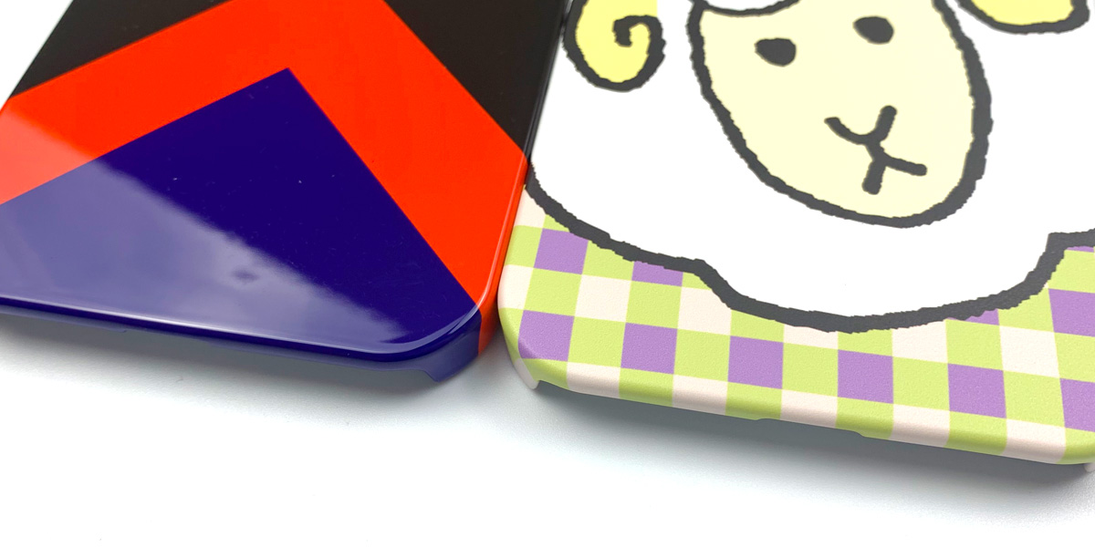 軽いのにスマホをしっかり保護！落ち着きのあるマットタイプ